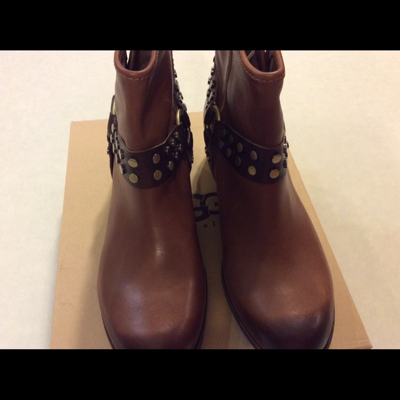 NewUggs boots - Picture 3 of 9